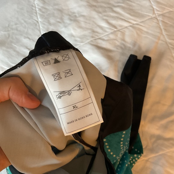 🆕 Red Bubble Turquoise Cactus Field Leggings - Picture 7 of 10